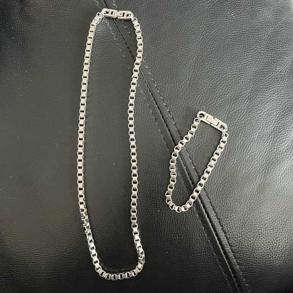 Necklace and bracelet set - Picture 1 of 4